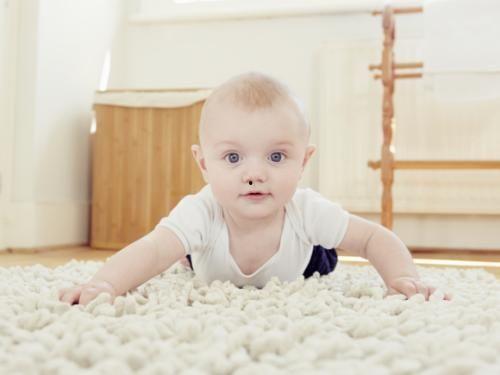 婴儿学坐视频,温馨视频记录宝宝学坐全过程